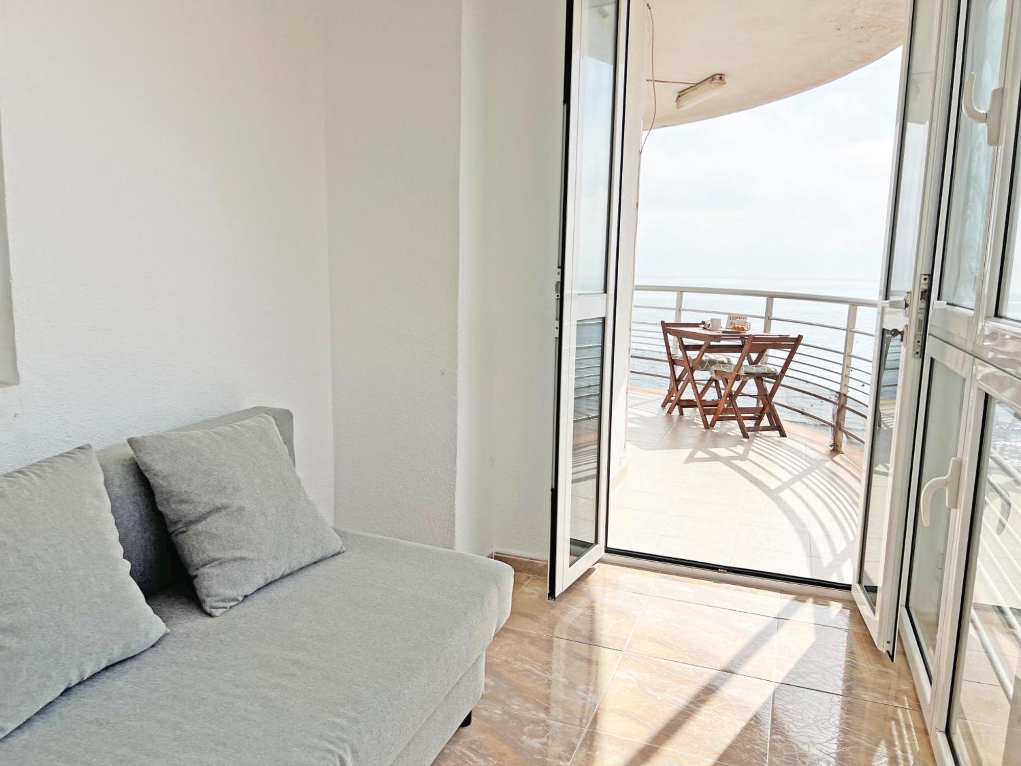 Atico Frente Al Mar 2 Terrazas Barbacoa Y Parking Sujeto A Disponibilidad Apartman El Campello Kültér fotó