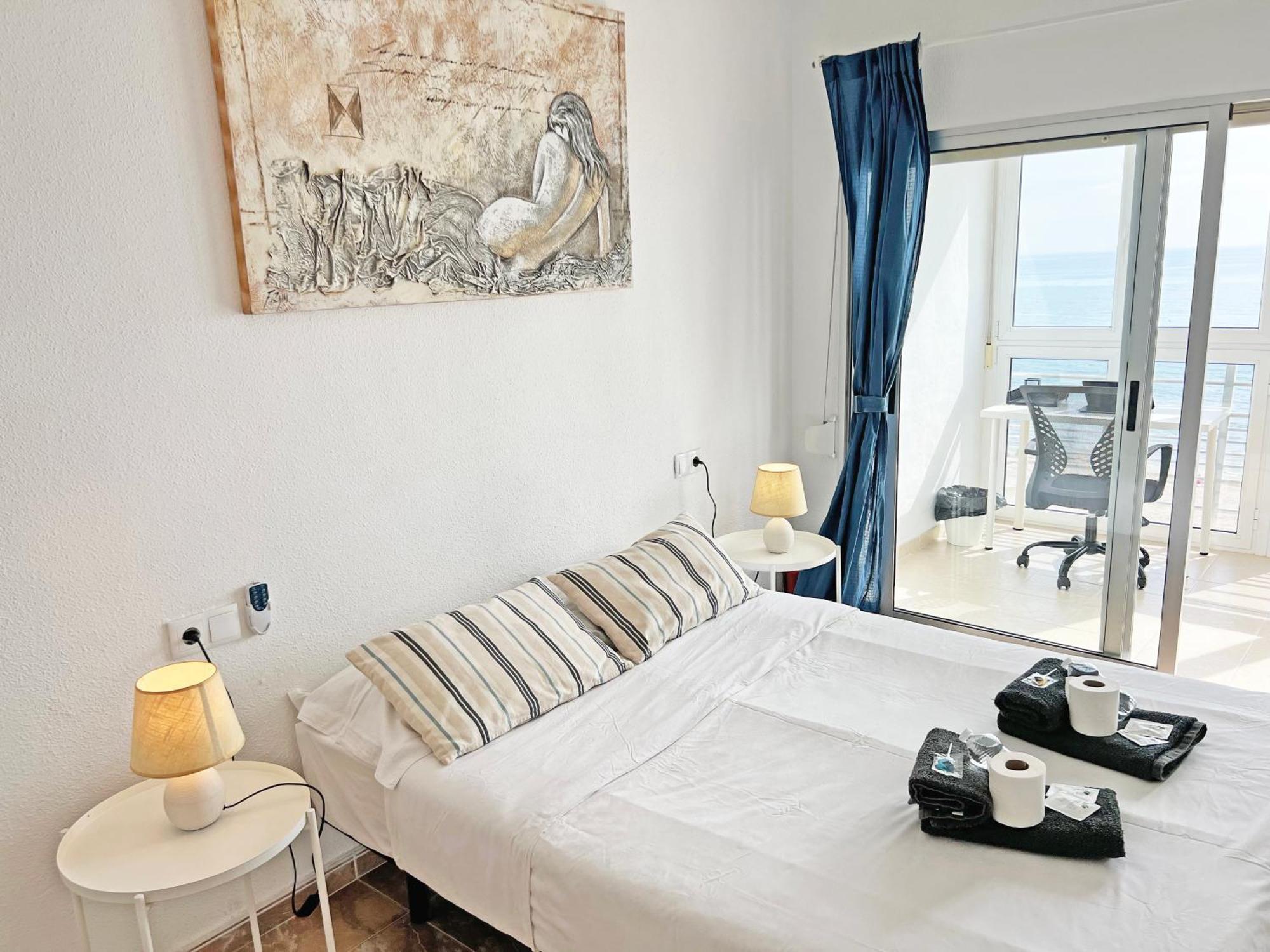 Atico Frente Al Mar 2 Terrazas Barbacoa Y Parking Sujeto A Disponibilidad Apartman El Campello Kültér fotó