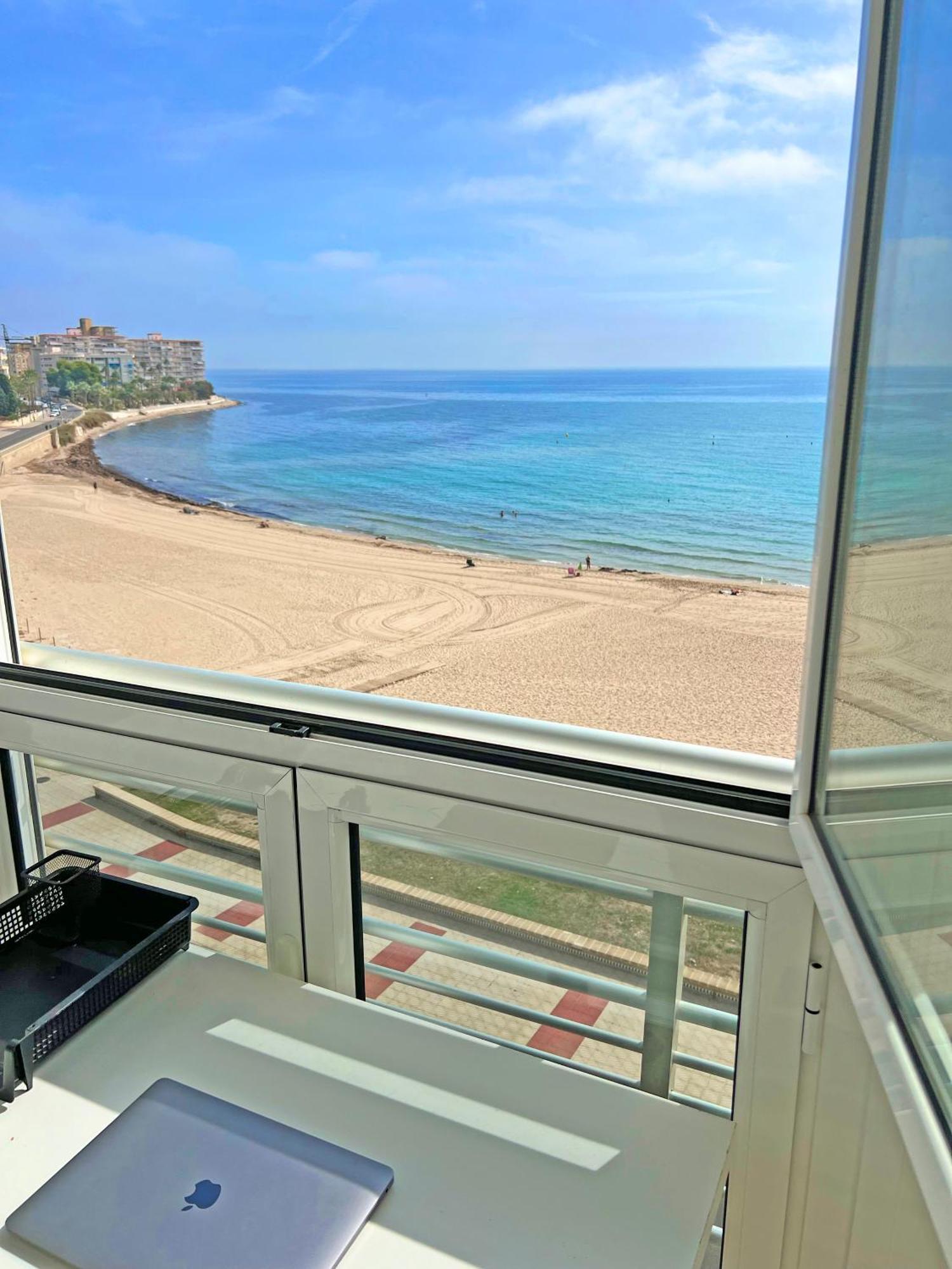 Atico Frente Al Mar 2 Terrazas Barbacoa Y Parking Sujeto A Disponibilidad Apartman El Campello Kültér fotó