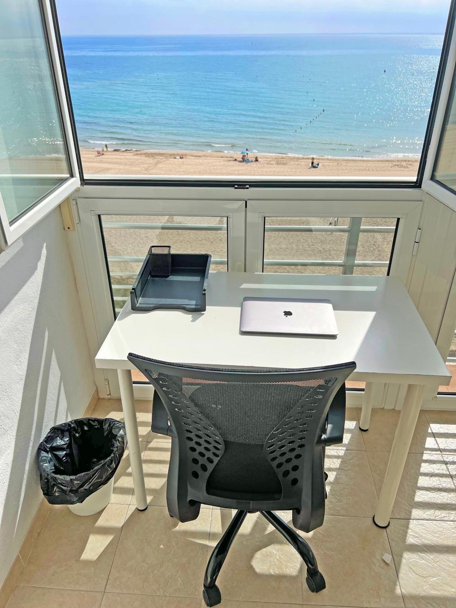 Atico Frente Al Mar 2 Terrazas Barbacoa Y Parking Sujeto A Disponibilidad Apartman El Campello Kültér fotó