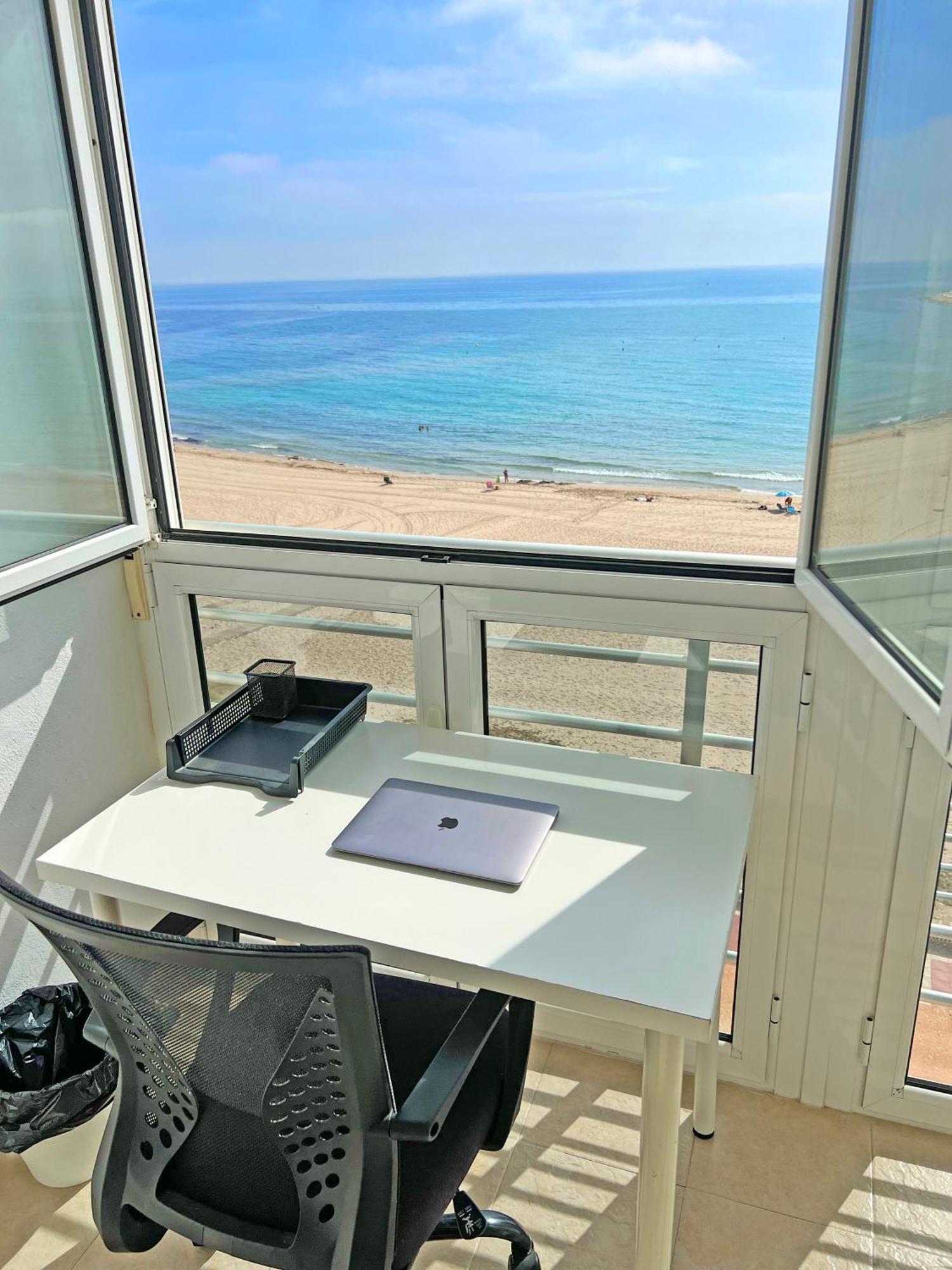 Atico Frente Al Mar 2 Terrazas Barbacoa Y Parking Sujeto A Disponibilidad Apartman El Campello Kültér fotó